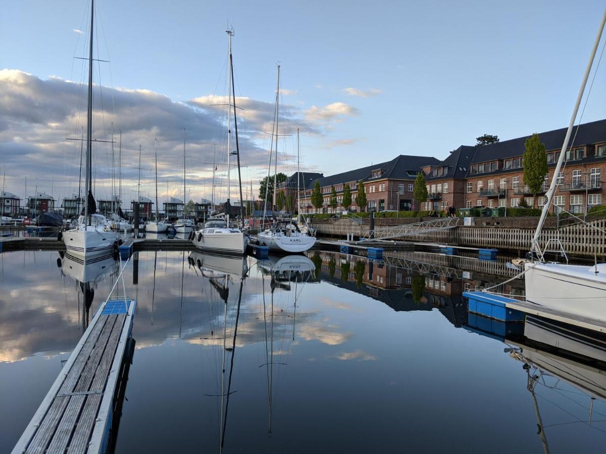 Das James Flensburgo Esterno foto The marina at the centre of the development