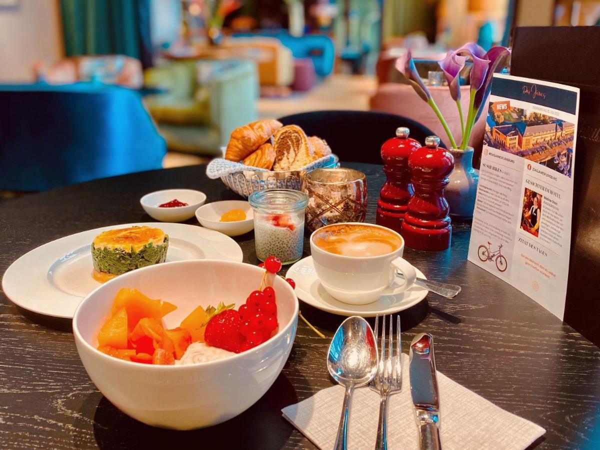Das James Flensburgo Esterno foto Breakfast at the hotel